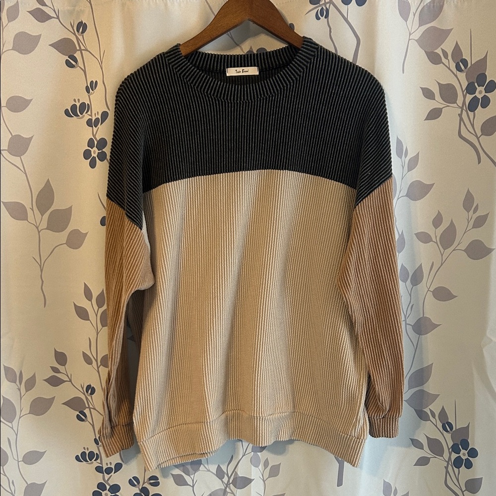 Tres Bien Black and Tan Crewneck Sweater